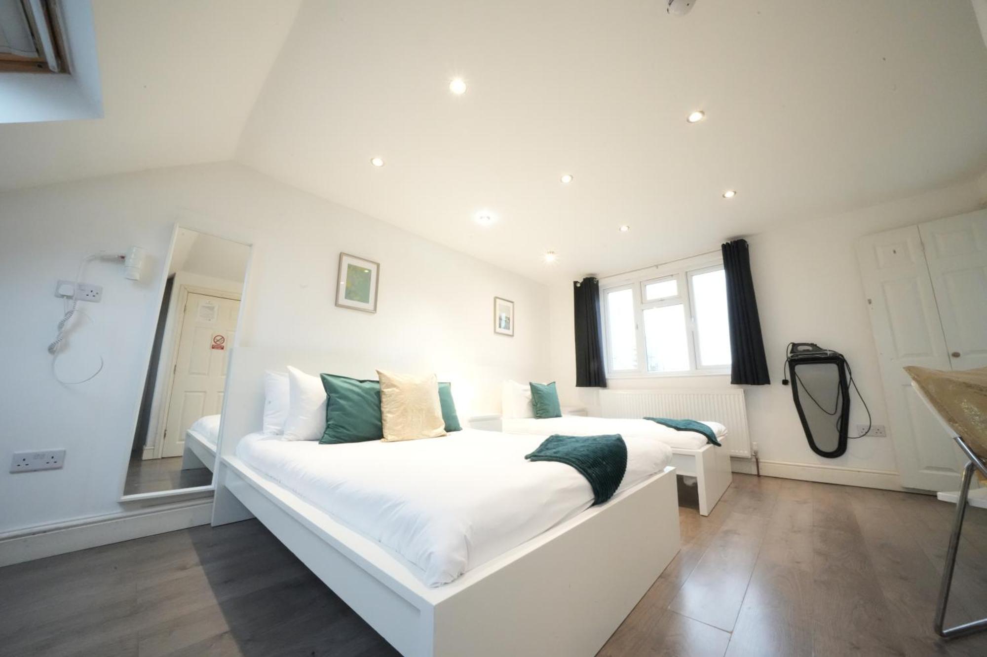 Grand Airport Ensuites Harmondsworth Dış mekan fotoğraf