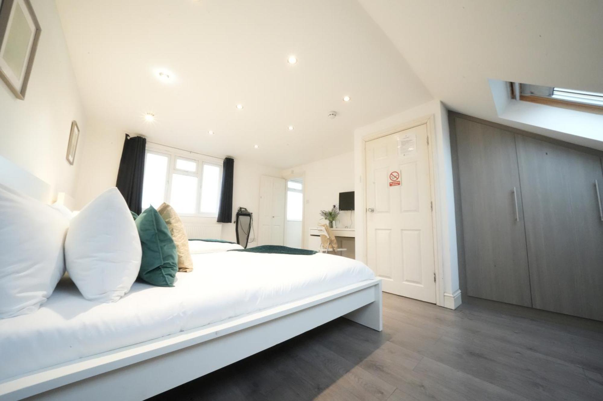 Grand Airport Ensuites Harmondsworth Dış mekan fotoğraf